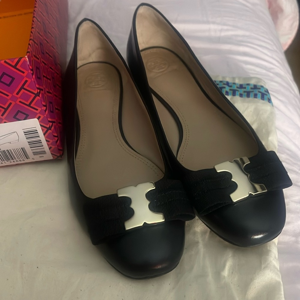 SOLD. COPY LISTING. DO NOT PURCHASE COPY - Tory Burch shoes flats - Picture 2 of 8